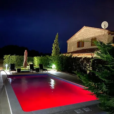 Suzy With Heated Pool * Svetvincenat