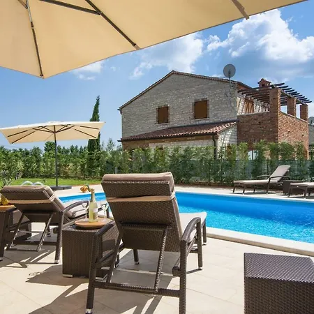 Villa Suzy With Heated Pool